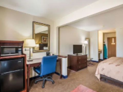 Quality Inn & Suites Eldridge Davenport North Hotels in Eldridge