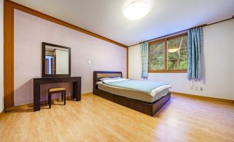 Yeongwol Donggang Hill House Pension