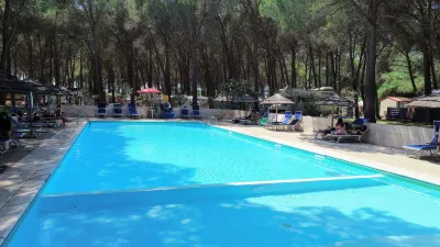 Spinnaker Hotels near Stagno di Sale de Porcus