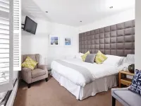 The Steam Packet Inn Hotels near Borough Park