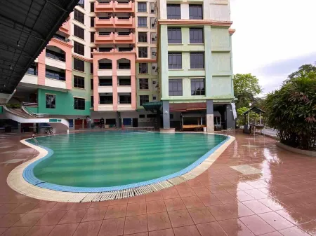 EagleNest at Marina Cove Resort Отели рядом с достопримечательностью «0km Lumut ( Pekan Lumut, Perak )»