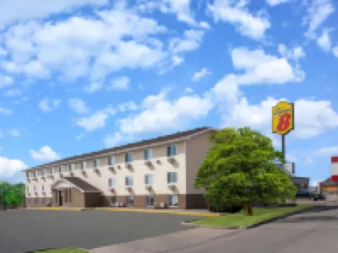 Super 8 by Wyndham Clinton Hotels in Clinton
