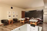 Ramada by Wyndham Oradea - Hot Tub