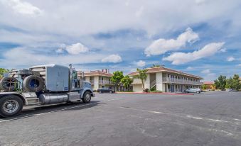 Motel 6 Bakersfield, CA - Airport