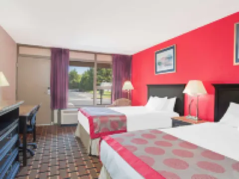 Ramada by Wyndham Edgewood Hotel & Conference Center Hoteles en Edgewood