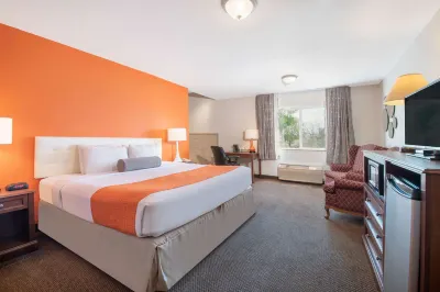 Howard Johnson by Wyndham Oacoma Hotel & Suites فنادق في Oacoma