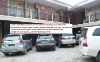 Triple A Homestay 2 Syariah - parking