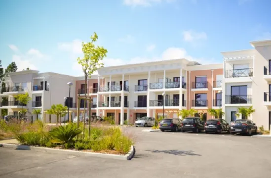 Adonis La Baule Appart'hôtel Hoteles cerca de Plage la baule