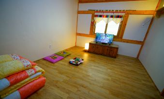 Gongju Honghwigwan Geseuteuhauseu