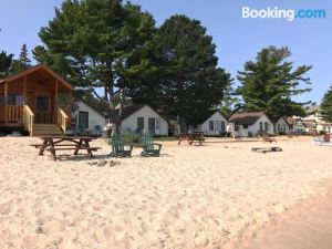 Beach House Lakeside Cottages