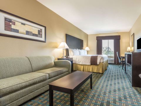 Days Inn & Suites by Wyndham Mineral Wells