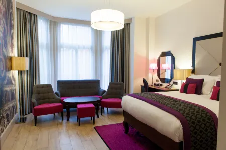 Hotel Indigo London Kensington Отели рядом с достопримечательностью «Brixton Windmill»