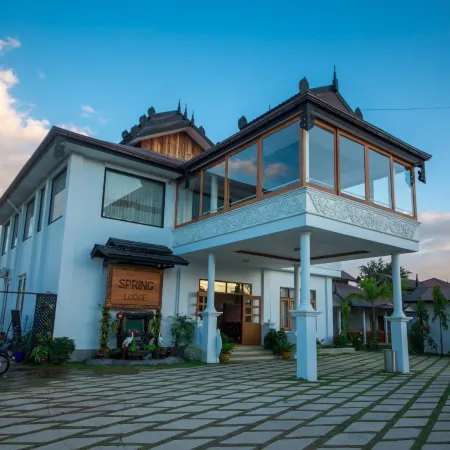 Spring Lodge Inle Отели рядом с достопримечательностью «Монастырь Шве-Ян-Пяй»