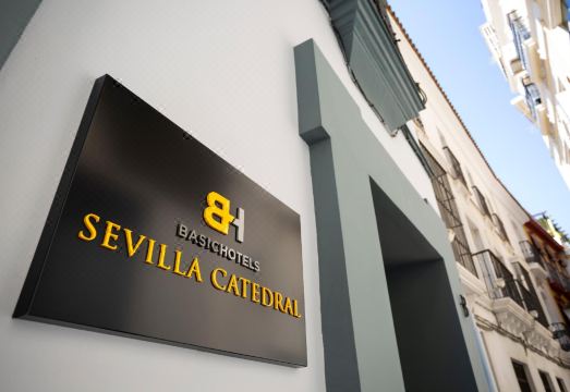 베이직 호텔 세비야 카테드랄 로비의 무료 음료 코너