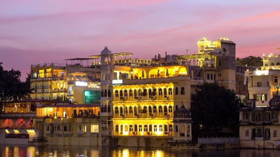 Hotel Sarovar on Lake Pichola