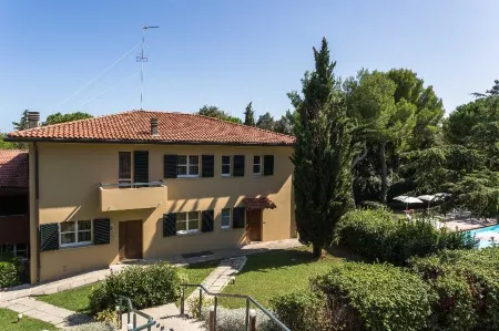 Residenze Al Colle Dei Pini Отели рядом с достопримечательностью «Мизано Марко Симончелли»