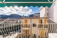 Lia Rooms 2 فنادق في 