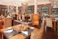 Hotel Restaurant Spa Disini Montpellier Est, The Originals Relais Hotels in Lunel-Viel