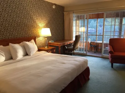 Algonquin Lakeside Inn Hôtels à : Algonquin Highlands