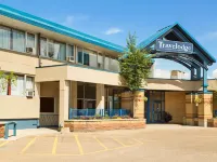 Travelodge by Wyndham Edmonton East Hotels near Mali's Art Studio