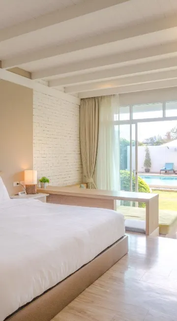 ห้องดับเบิลดีลักซ์ริมสระน้ำ