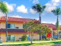 Super 8 by Wyndham Upland Ontario CA Hotel dekat George M Gibson Senior Center
