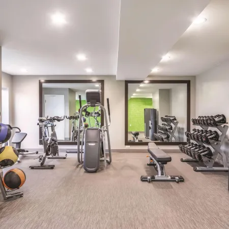 La Quinta Inn & Suites by Wyndham Hartford - Bradley Airport