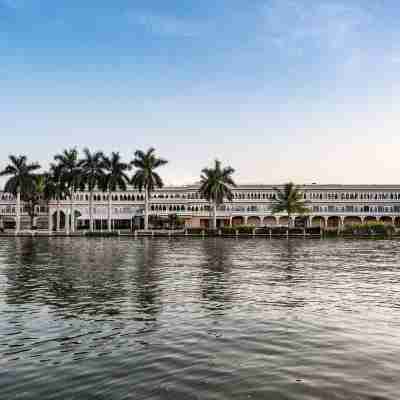 Hotel Lakend Hotel Exterior