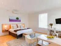 Albourne Guesthouse Hotels near Koop Sentrum