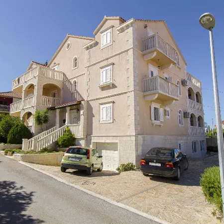 Apartments Mara