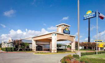 Days Inn & Suites by Wyndham Corpus Christi Central