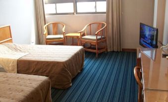 Kinsa Holiday Hotel - Housity