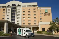 Embassy Suites by Hilton Kansas City International Airport - bar