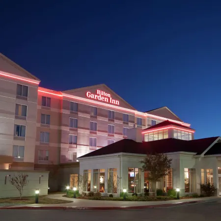 Hilton Garden Inn Oklahoma City Midtown Отели рядом с достопримечательностью «Торговый центр "Олд Шепард"»