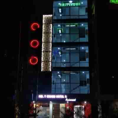 Hotel First Crown Hotel Exterior