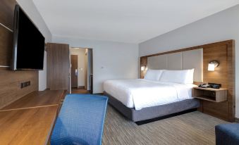 Holiday Inn Express & Suites Detroit - Dearborn