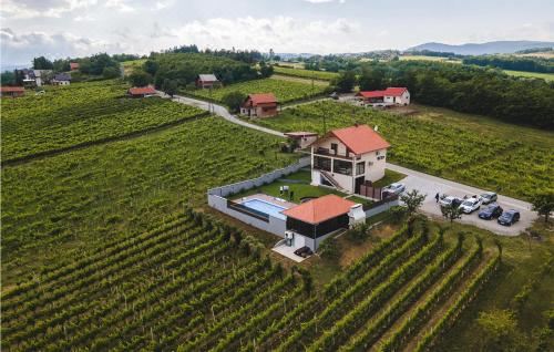 Beautiful Home In Velika - Housity