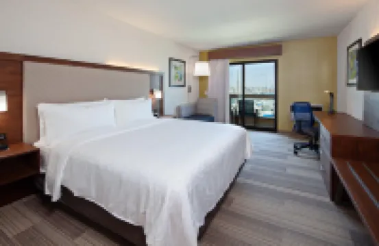 Holiday Inn Express & Suites VENTURA HARBOR by IHG