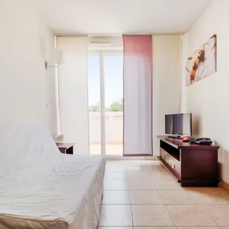 Comfort Aparthotel Six-Fours Отели рядом с достопримечательностью «Паром Тоулон»