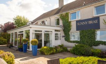 Sunny Brae Bed & Breakfast - Housity