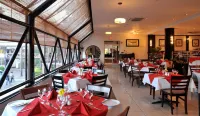 Cresta Thapama Hotel - فطور