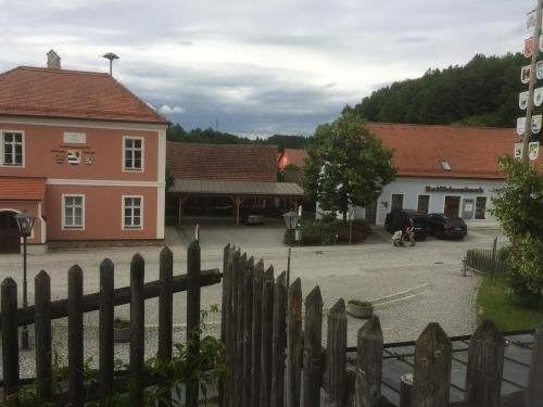 Hotel Zur Gold'nen Krone - Housity