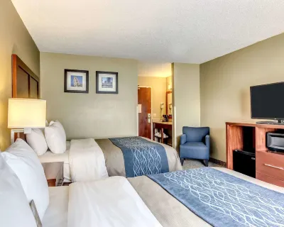 Comfort Inn & Suites Grafton-Cedarburg Отели в г. Графтон