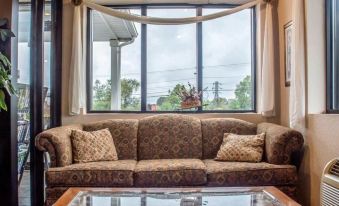 Economy Inn - Housity