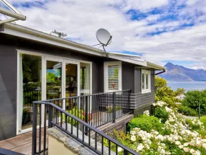 Queenstown House Bed & Breakfast and Apartments