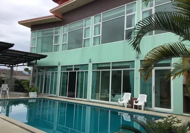 รูปภาพของSaranya River House Hotel สรัญญาริเวอร์เฮาส์
