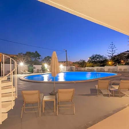 Carcavelos Beach Hotel