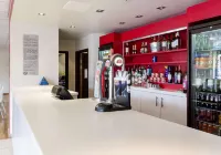 Travelodge Camberley Central - bar