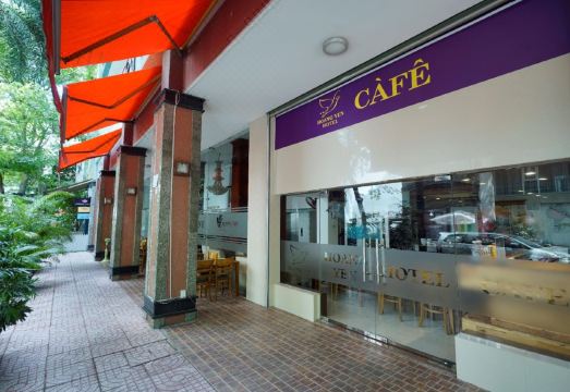 주변 쇼핑몰 전경