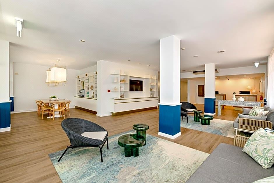 2. 머큐어 케언즈..